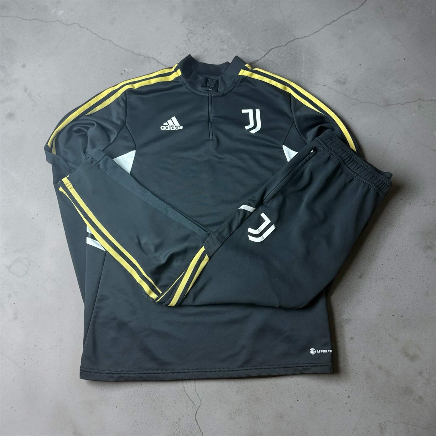 Adidas Juventus Tracksuit (L)
