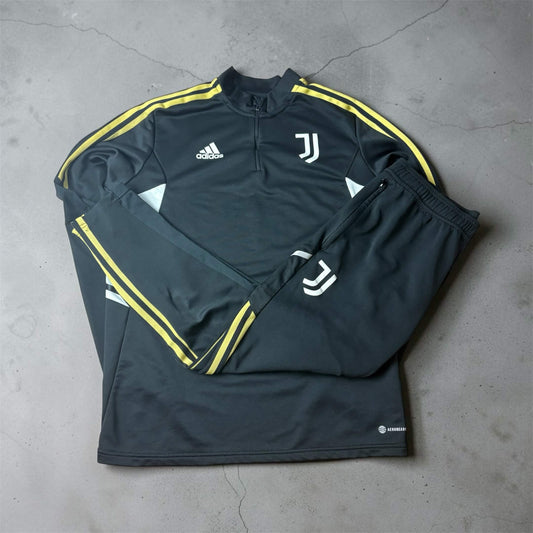 Adidas Juventus Tracksuit (L)