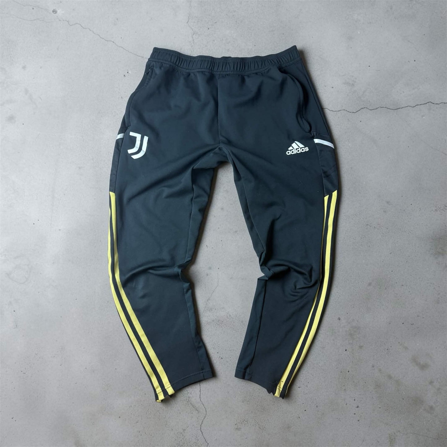 Adidas Juventus Tracksuit (L)